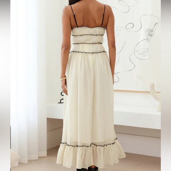 Elegant Cream Maxi Dress with Black Accents - Picture 2 of 7